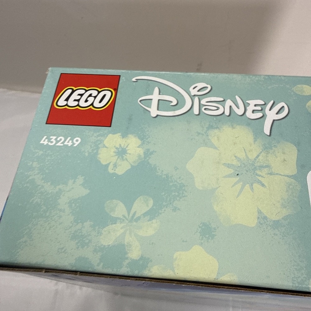 LEGO Disney Stitch Toy Building Kit  Buildable Figure 43249 - Picture 5 of 5